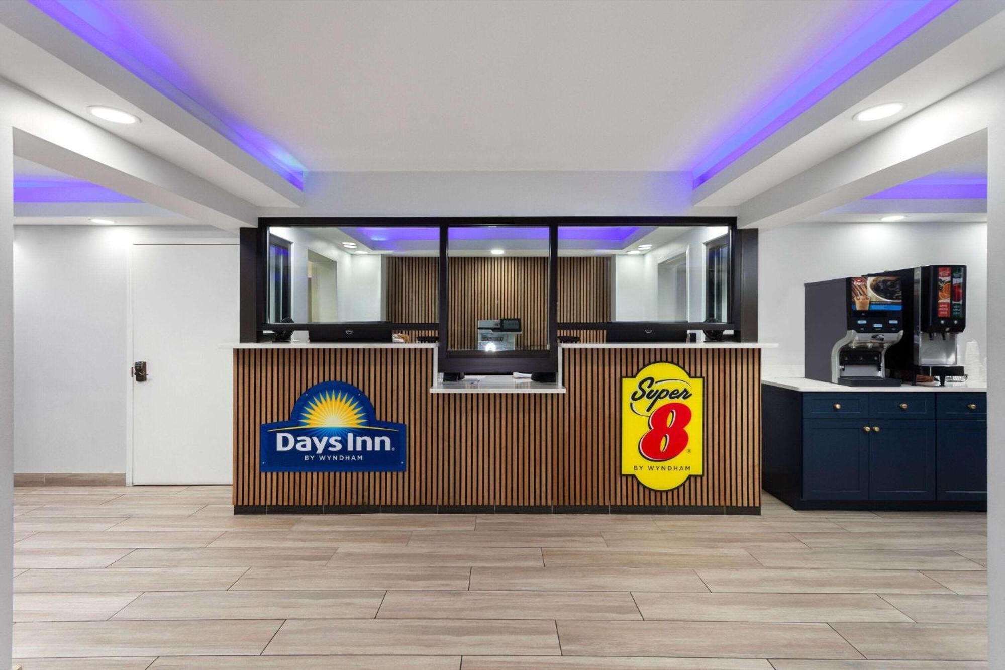 Hotel Super 8 By Wyndham Baltimore Northwest Esterno foto